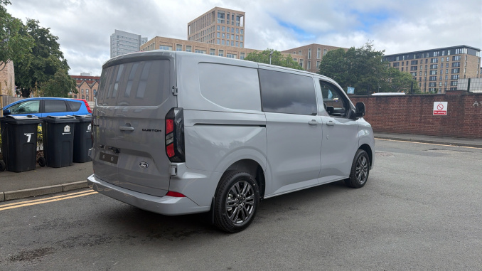 Ford Transit Custom 320 L1 Diesel Fwd 2.0 EcoBlue 170ps H1 Double Cab Van Limited Auto - Image 10